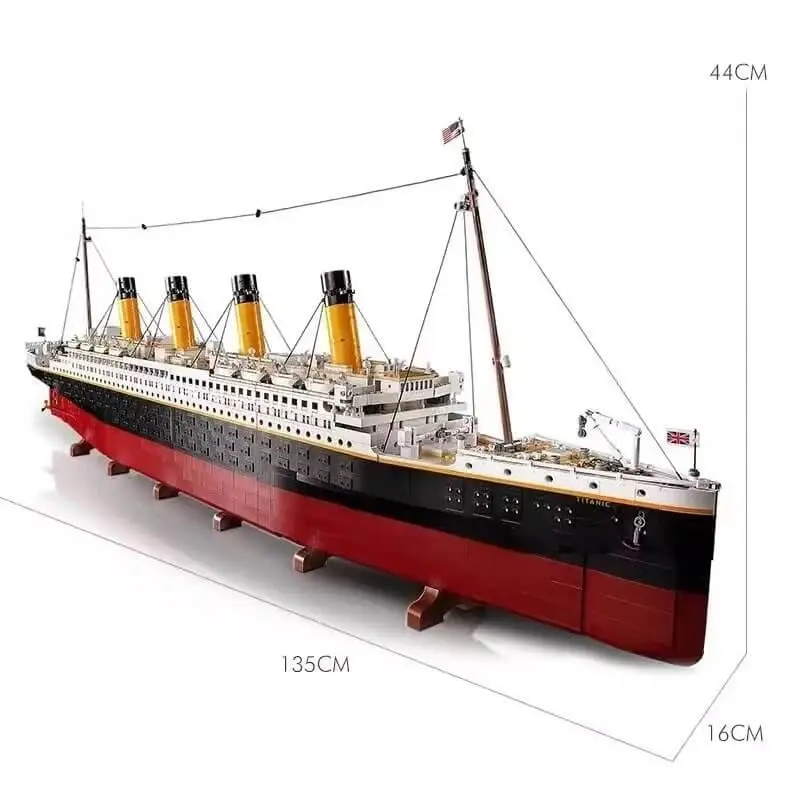 Titanic LEGO-style assembly puzzle