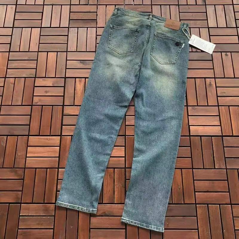 ￥~215 L🔥🔥UL🔥M🔥N JEANS 66071040 (im 185CM 80KG iwear size 33 in the photo)