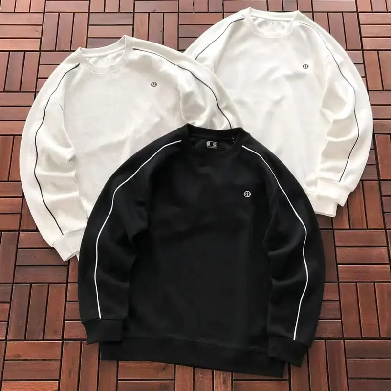 ￥~185 L🔥🔥UL🔥M🔥N SWEATER 66070512 (im 185CM 70KG iwear size L in the photo)