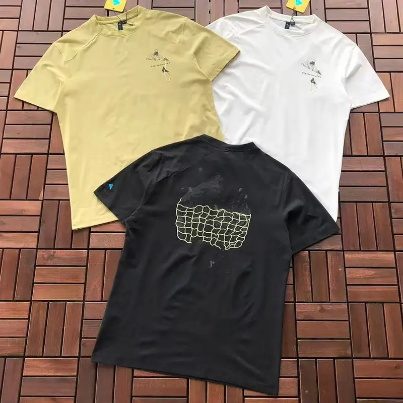 ￥ 135 KLATTERMUSEN T-SHIRT 88072608 (im 185CM 80KG iwear size M in the photo)