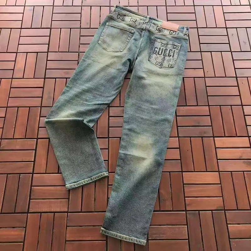 ￥~175 G🔥C🔥I JEANS 66070564 (im 185CM 70KG iwear size 34 in the photo)