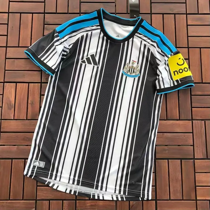 ￥ ~ 66 FOOTBALL T-SHIRT 55080629 (im 185CM 80KG iwear size M in the photo)
