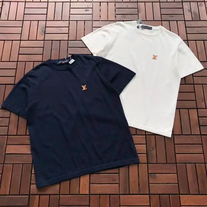 ￥~199 L🔥T-SHIRT 77080901 (im 185CM 70KG iwear size M in the photo)