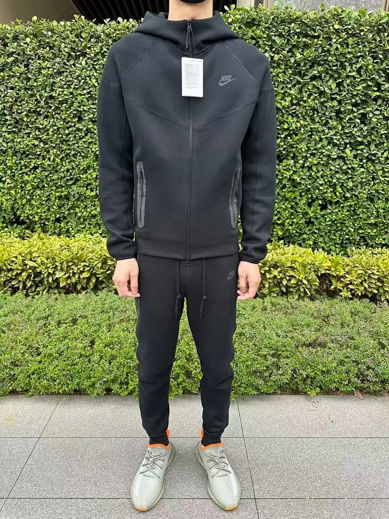 TF 2023 FB7921-010￥255 zip-up coat FB8002-010￥245 pants (im 180CM 68KG iwear size S in the photo)