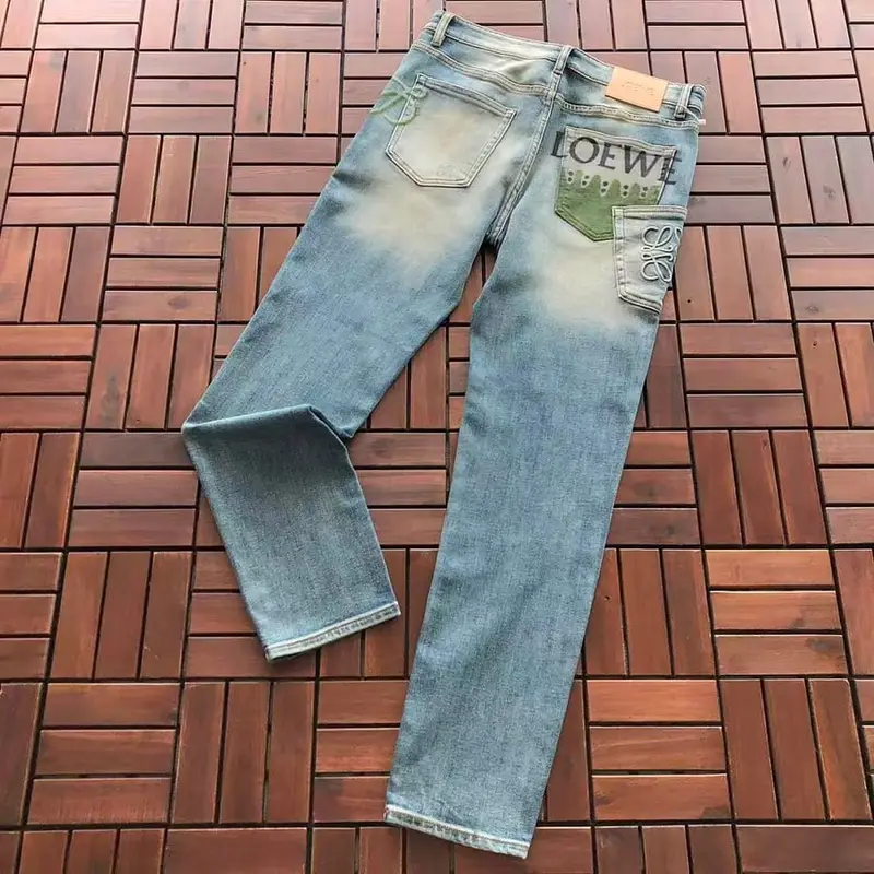 ￥~246 L🔥E🔥🔥JEANS 66070746 (im 185CM 70KG iwear size 34 in the photo)