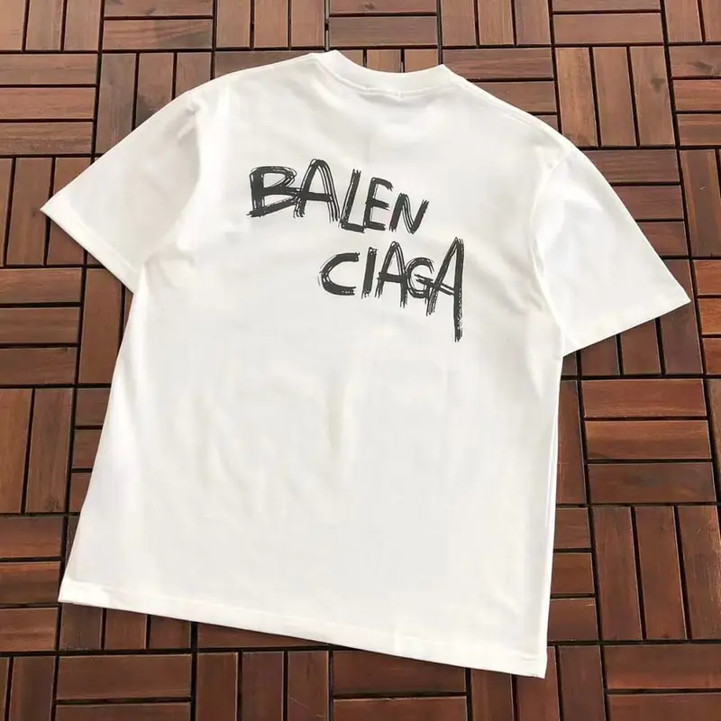 ￥ ~ 119 B🔥L🔥🔥🔥IA🔥A T-SHIRT 55072016 (im 185CM 70KG iwear size S in the photo)