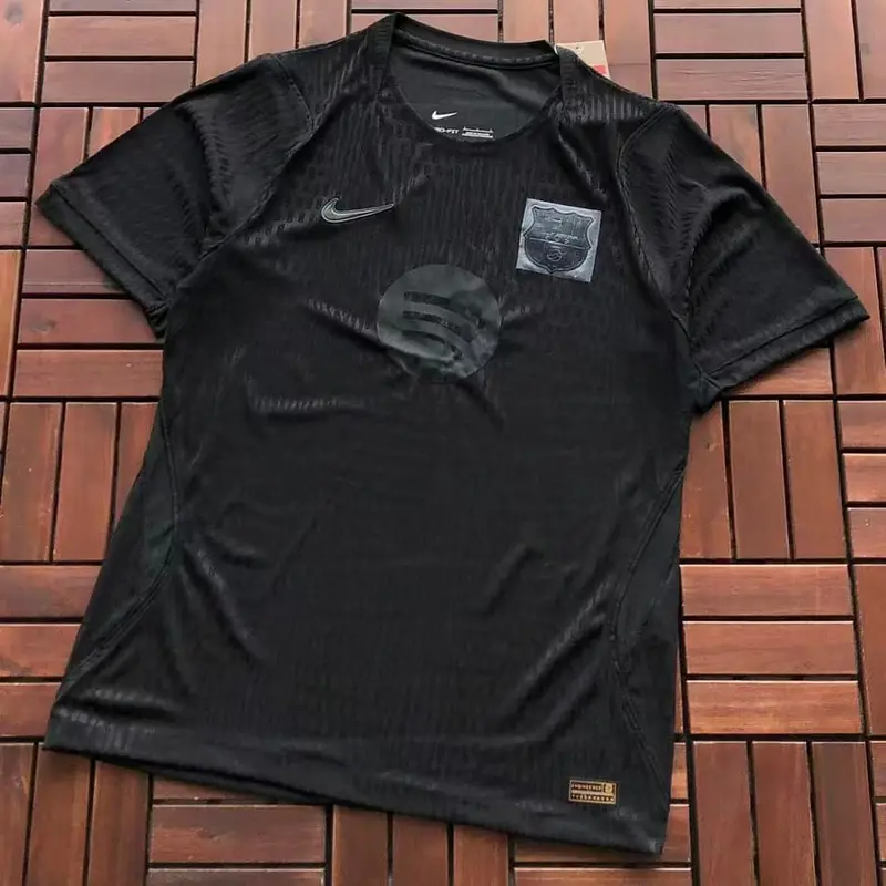 ￥ ~ 85 FOOTBALL T-SHIRT 55072880 (im 185CM 70KG iwear size L in the photo)
