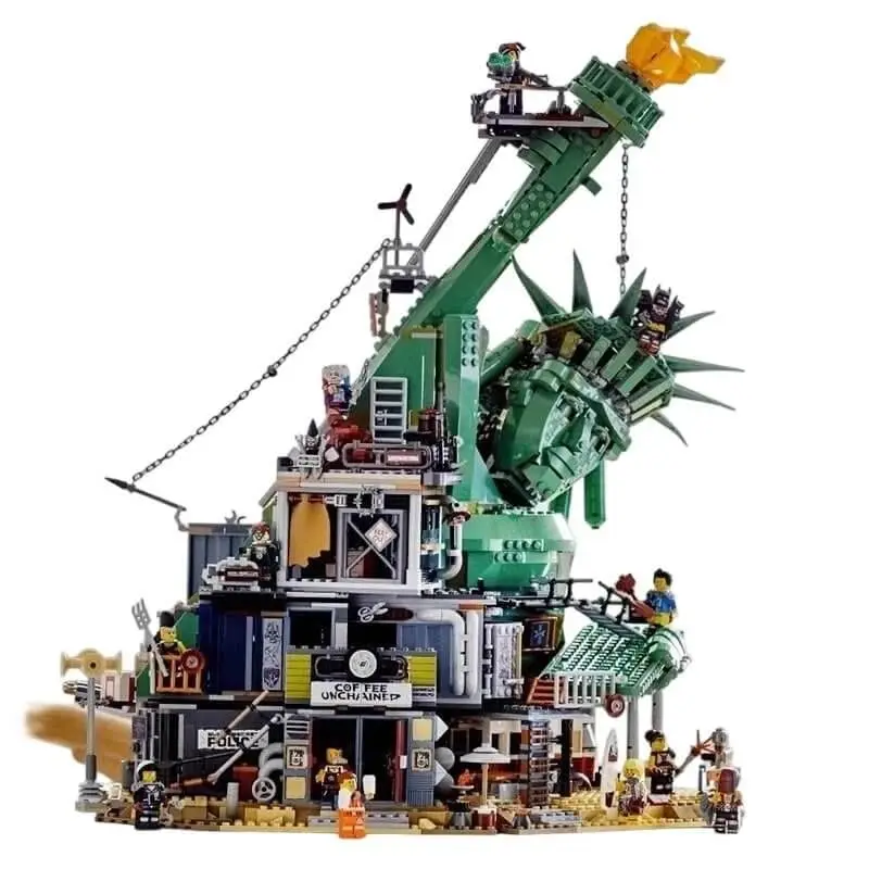 Lego-compatible “Apocalypseburg” Fallen Statue of Liberty building block set
