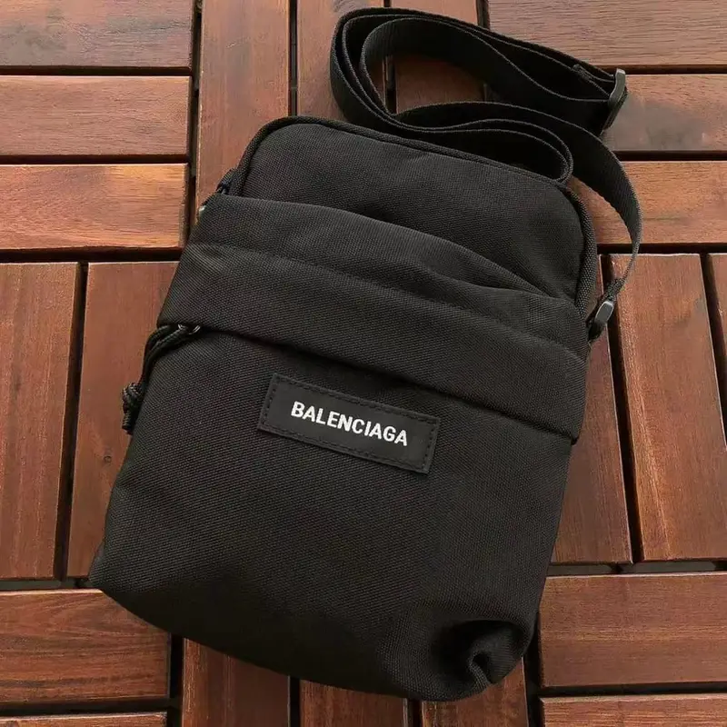 ￥~236 B🔥L🔥🔥🔥IA🔥A BAG 66070582（长15CM*宽20CM*高7CM）