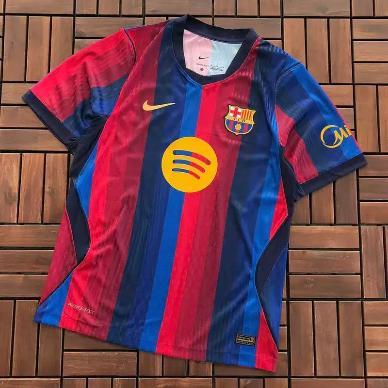 ￥ ~ 66 FOOTBALL T-SHIRT 55080633 (im 185CM 80KG iwear size M in the photo)