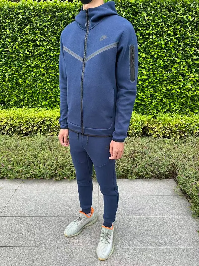 TF 2020 CU4489-410￥255 zip-up coat CU4495-410￥245 pants (im 180CM 68KG iwear size S in the photo)