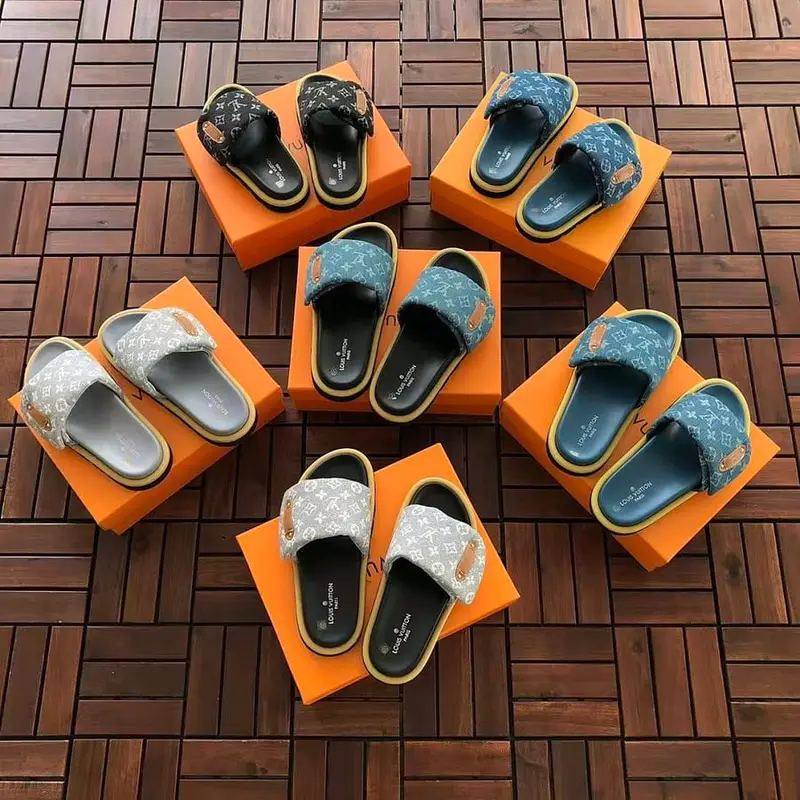 ￥125 L🔥SLIPPERS 88052601