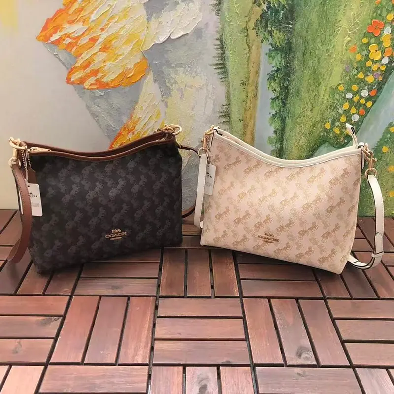 ￥~125 C🔥A🔥H BAG 66080602（长28CM*宽22CM*高8CM）