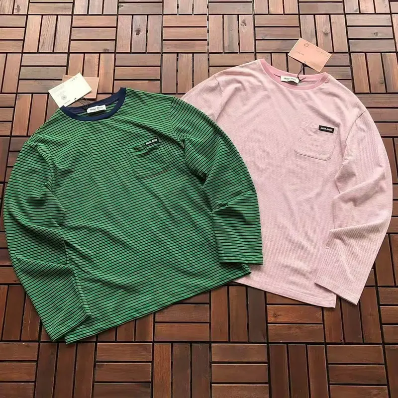 ￥~129 M🔥U M🔥U LONG-SLEEVE 77072851 (im 185CM 70KG iwear size S in the photo)