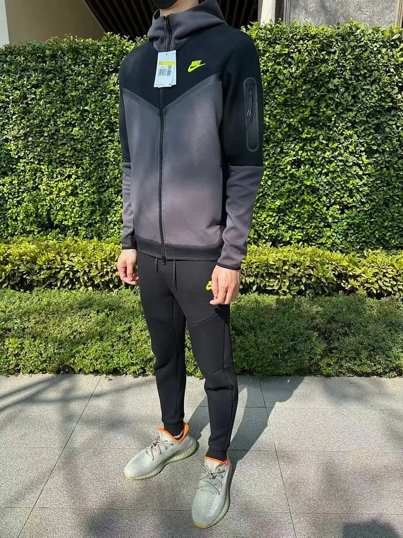 TF 2020 DV0537-011￥255zip-up coat DV0538-010￥245pants (im 180CM 68KG iwear size S in the photo)