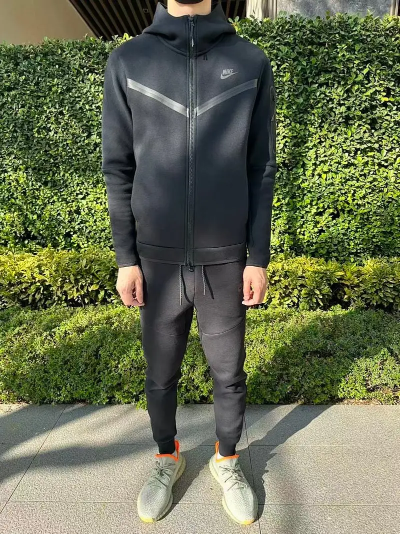 TF 2020 CU4489-010￥255zip-up coat CU4495-010￥245pants (im 180CM 68KG iwear size S in the photo)