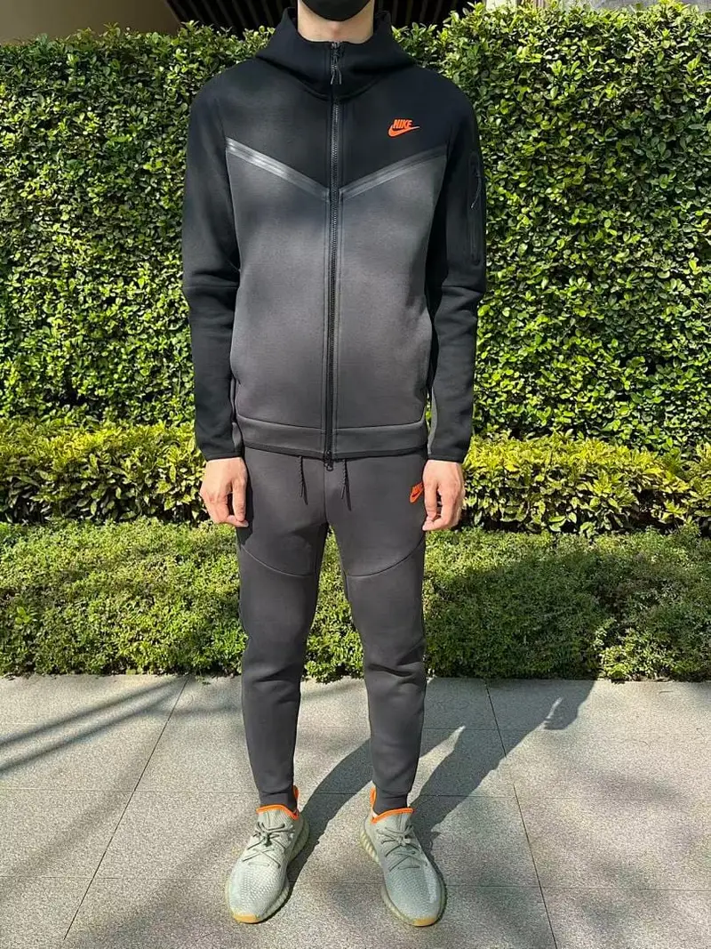 TF 2020 DV0537-010￥255zip-up coat DV0538-070￥245pants (im 180CM 68KG iwear size S in the photo)