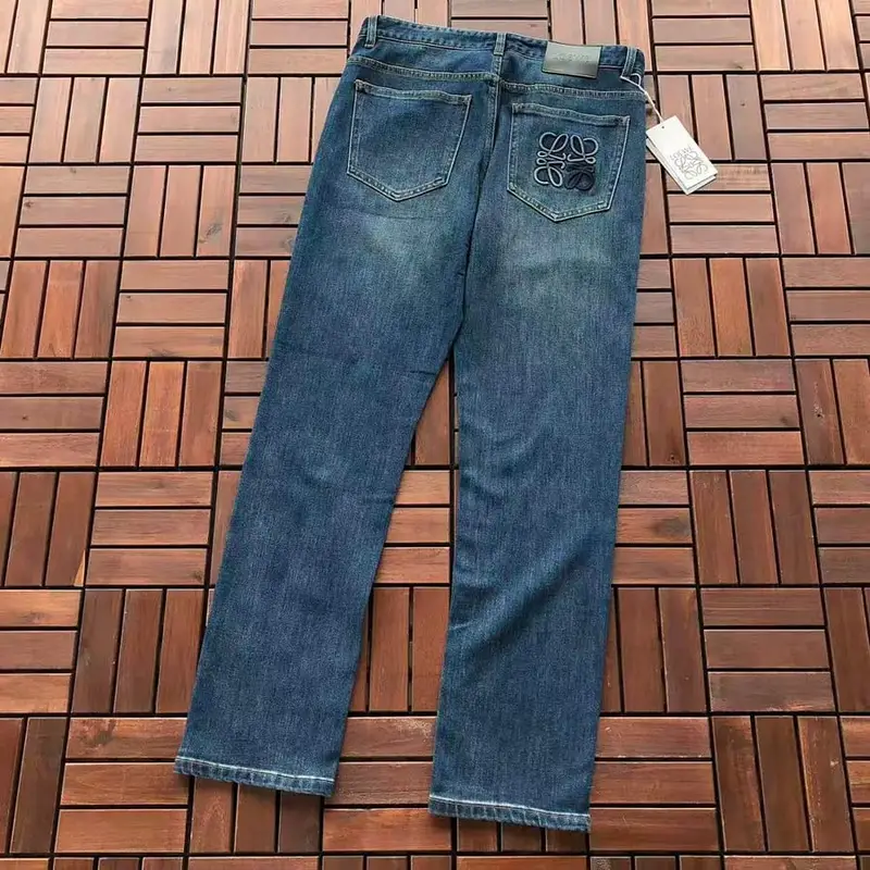 ￥~135 L🔥E🔥🔥JEANS 55071537 (im 185CM 80KG iwear size 33 in the photo)