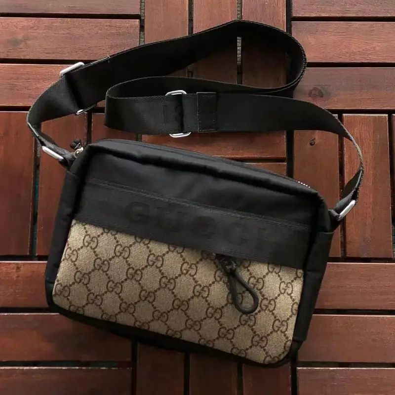 ￥~179 G🔥C🔥I BAG 66070128 （长21CM*宽15CM*高8CM）