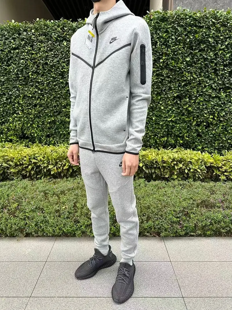 TF 2020 CU4489-063￥255 zip-up coat CU4495-063￥245 pants (im 180CM 68KG iwear size S in the photo)
