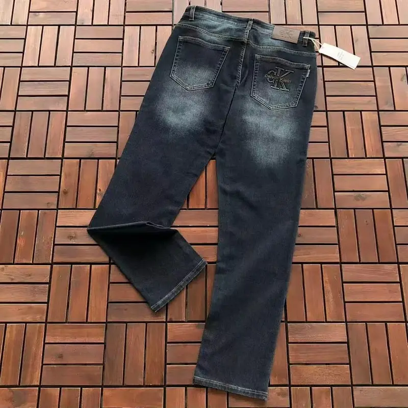 ￥~215 C🔥L🔥IN K🔥E🔥N JEANS 66071021 (im 185CM 80KG iwear size 33 in the photo)