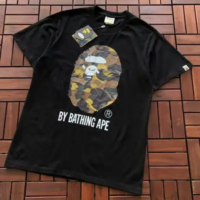 ￥~75 BAPE T-SHIRT 66072242 (im 185CM 70KG iwear size M in the photo)