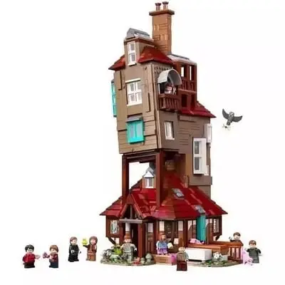 Building block toy compatible with the LEGO Harry Potter The Burrow Collector’s Edition set.