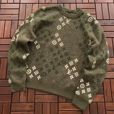￥~359 L🔥SWEATER 77081327 (im 185CM 70KG iwear size M in the photo)