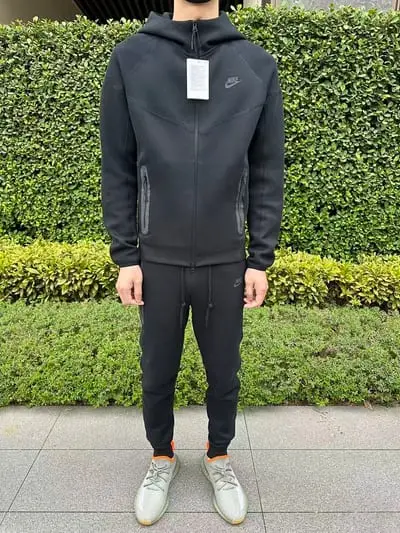 TF 2023 FB7921-010￥255 zip-up coat FB8002-010￥245 pants (im 180CM 68KG iwear size S in the photo)