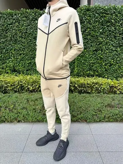 TF 2020 CU4489-234￥255 zip-up coat CU4495-234￥245 pants (im 180CM 68KG iwear size S in the photo)