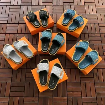 ￥125 L🔥SLIPPERS 88052601
