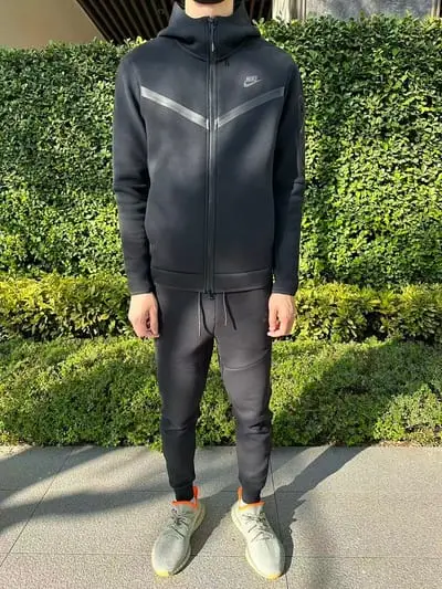 TF 2020 CU4489-010￥255zip-up coat CU4495-010￥245pants (im 180CM 68KG iwear size S in the photo)