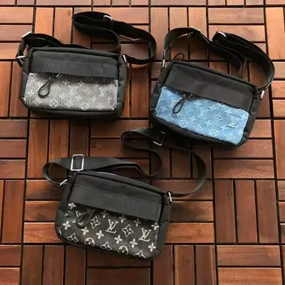 ￥~179 L🔥BAG 66070127 （长20CM*宽14CM*高7CM）