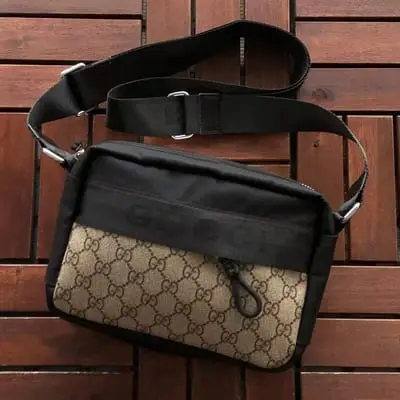 ￥~179 G🔥C🔥I BAG 66070128 （长21CM*宽15CM*高8CM）