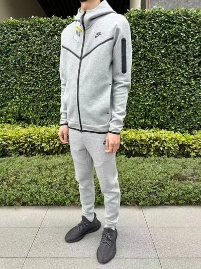 TF 2020 CU4489-063￥255 zip-up coat CU4495-063￥245 pants (im 180CM 68KG iwear size S in the photo)