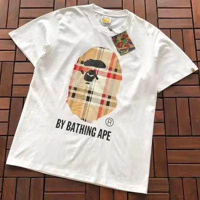 ￥~75 BAPE T-SHIRT 66071407 (im 185CM 70KG iwear size M in the photo)