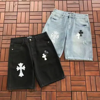 ￥ ~ 185 CH🔥OM🔥 HE🔥RTS SHORTS JEANS 55070420 (im 185CM 70KG iwear size L in the photo)